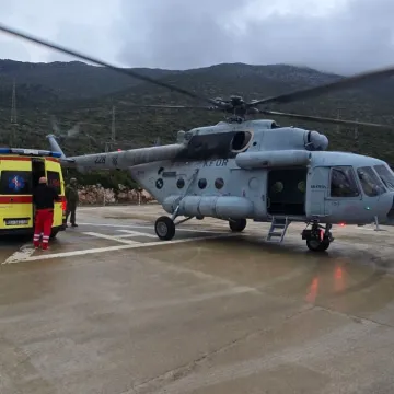 Vojni helikopter hitno prevezao trudnicu s Pelje&scaron;ca u bolnicu: 'Ponosni smo kad možemo pomoći'