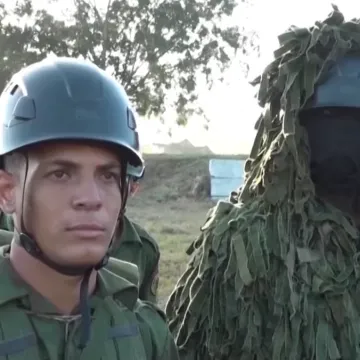 Kubanski predsjednik vodio masivnu vojnu vježbu pa upozorio: 'Neka izračunaju cijenu koju bi platili'