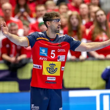 Znate li za&scaron;to &scaron;panjolski reprezentativac na europskom prvenstvu nosi naočale? Priča je jednako tužna i predivna