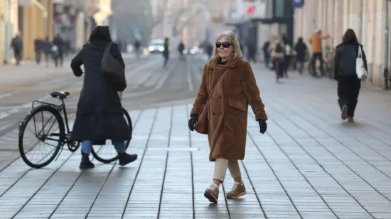 Ukrala je svu pažnju svojom smeđom bundicom! Evo &scaron;to su Osječani nosili ovog sunčanog vikenda