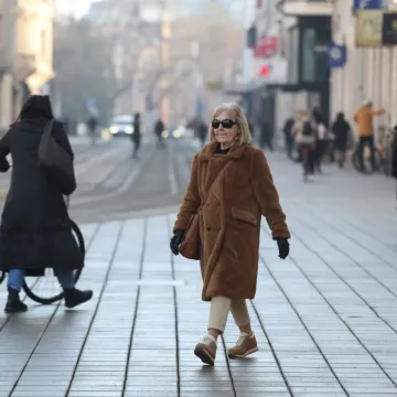 Ukrala je svu pažnju svojom smeđom bundicom! Evo &scaron;to su Osječani nosili ovaj sunčani vikend