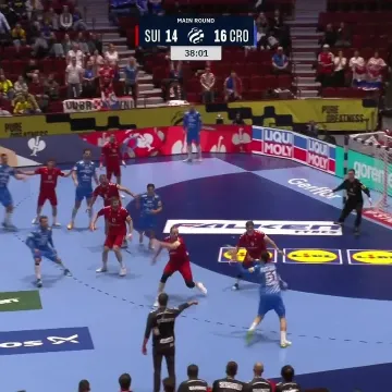 Trenutak koji je zabrinuo sve! Martinović zabio i ostao ležati