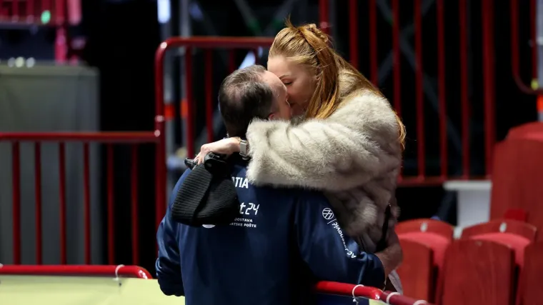 Doznajemo tko je misteriozna djevojka Dagura Sigurdssona: Proslavili pobjedu poljupcima