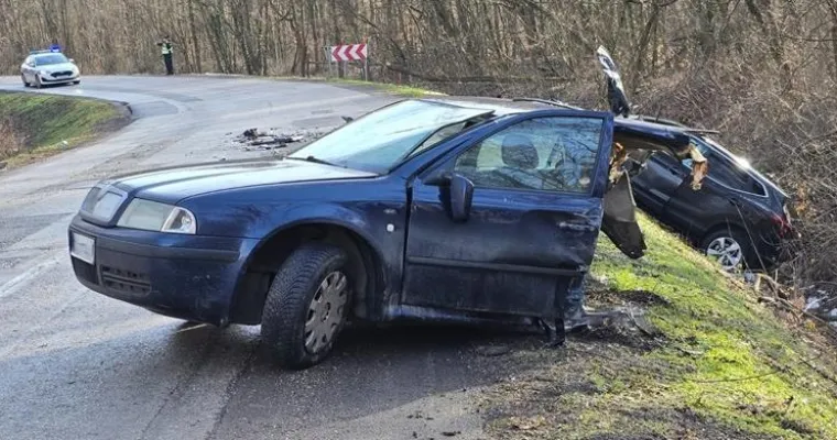&Scaron;estero ozlijeđenih u nesreći kod Privlake, od siline udara auto se prepolovio!