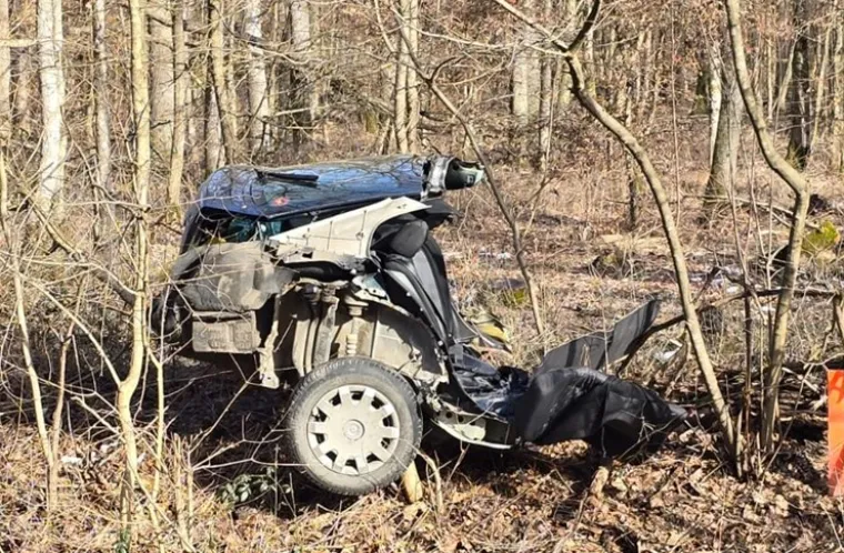 &Scaron;estero ozlijeđenih u nesreći kod Privlake, od siline udara auto se prepolovio!