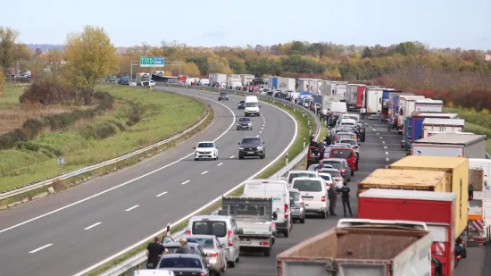 Stotine kamiona blokiralo promet na granici s Hrvatskom: Ostaju tamo 'do daljnjeg'