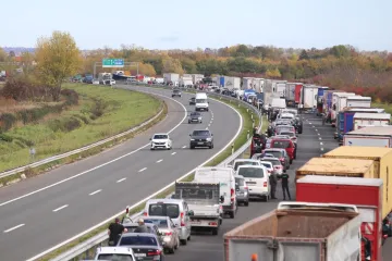 Stotine kamiona blokiralo promet na granici s Hrvatskom: Ostaju tamo 'do daljnjeg'