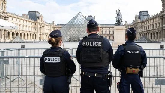 Louvre opet puni naslovnice, najmanje 300 ljudi diglo bunu! 'Morat će se pozabaviti nama!'