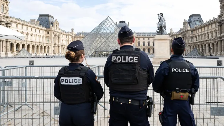 Louvre opet puni naslovnice, najmanje 300 ljudi diglo bunu! 'Morat će se pozabaviti nama!'