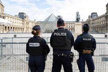 Louvre opet puni naslovnice, najmanje 300 ljudi diglo bunu! 'Morat će se pozabaviti nama!'