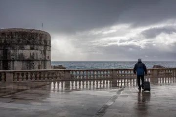 Meteorologinja najavila jaču promjenu vremena: Pljuskovi, jak vjetar, a ponegdje moguć i snijeg