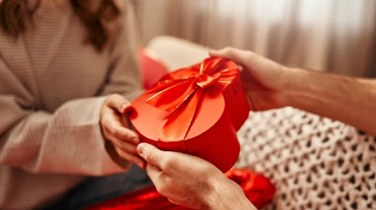 Ne znate &scaron;to pokloniti za Valentinovo? Ne brinite, horoskop va&scaron;eg partnera ima odgovor