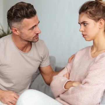 Psihoterapeuti upozoravaju na ove znakove kod osobe s kojom izlazite: 'Je li to samo izgovor'