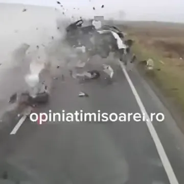 Užasavajuća snimka frontalnog sudara, kombi pun navijača potpuno zdrobljen: Umrlo sedam ljudi