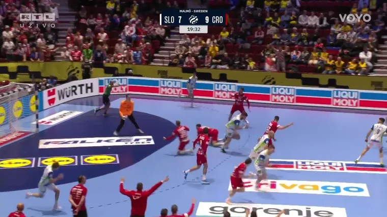 Mandić protiv Slovenaca može sve: Pogledajte kako je na&scaron; golman zabio gol preko cijelog terena