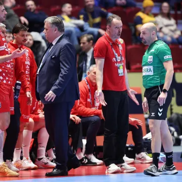 Na terenu se bije boj! Dagur je poludio na dva Bosanca, a Mandić zapalio tribine pune na&scaron;ih navijača