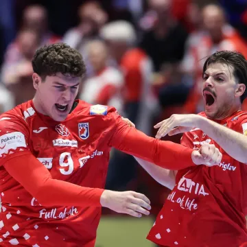 Legenda se poklonila Hrvatskoj: 'Dečki ginu za zastavu i naciju, idu glavom kroz zid'