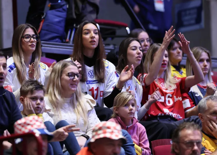 Antonela Srna emotivno pratila veliku pobjedu Hrvatske i ozljedu brata Zvonimira: Evo tko je ona