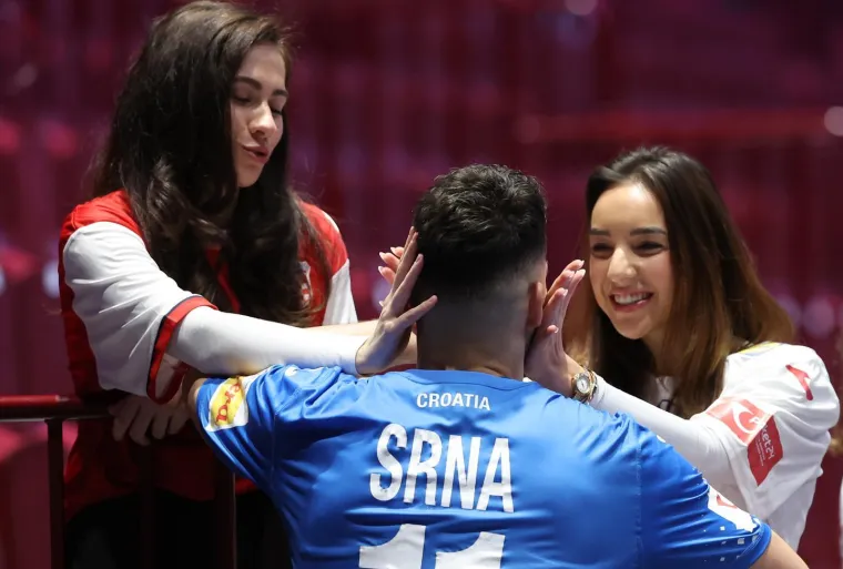 Antonela Srna emotivno pratila veliku pobjedu Hrvatske i ozljedu brata Zvonimira: Evo tko je ona