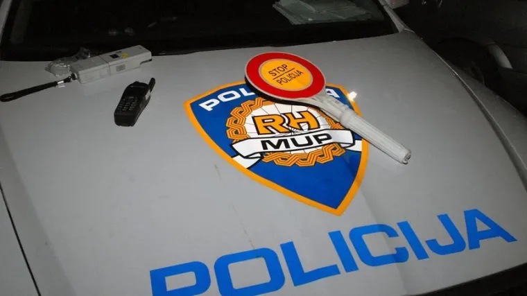 Kaos na cesti kod Križevaca zbog nesreće: Vozilo blokiralo put, promet teče naizmjenično