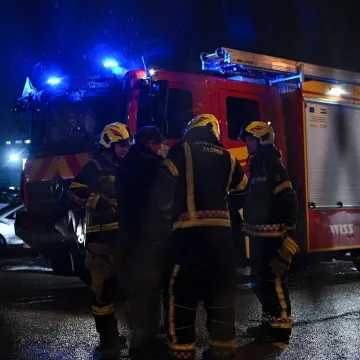 Vatra gutala pizzeriju na Jaku&scaron;evcu: Buktinja zahvatila krov, dim se pro&scaron;irio u stanove