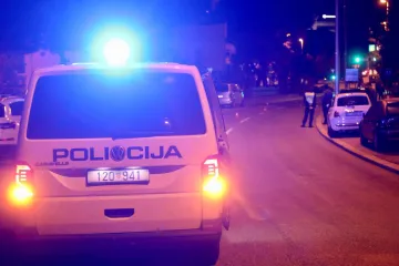 Nesreća usred noći u Splitu: Vozačica te&scaron;ko ozlijeđena, autom je sletjela s ceste