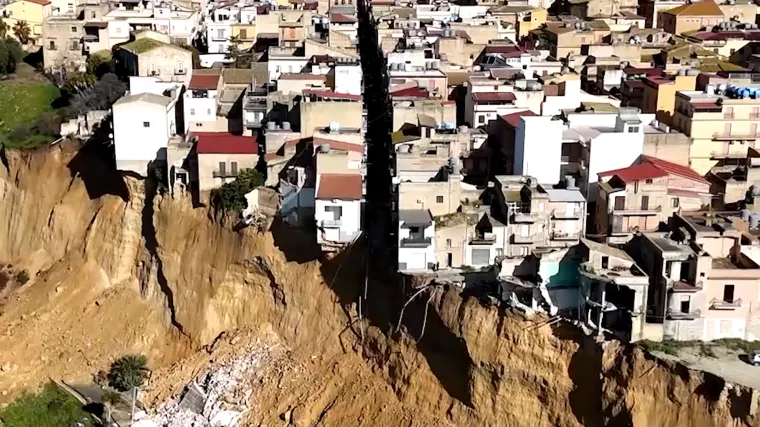Snimke od kojih hvata jeza: Cijeli grad visi na litici, mje&scaron;tani godinama upozoravali na katastrofu