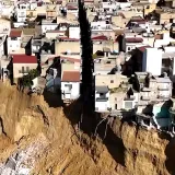 Snimke od kojih hvata jeza: Cijeli grad visi na litici, mje&scaron;tani godinama upozoravali na katastrofu