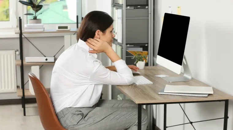 Skrivene opasnosti lo&scaron;eg držanja za stolom: 'Izaziva čak sedam zdravstvenih problema'