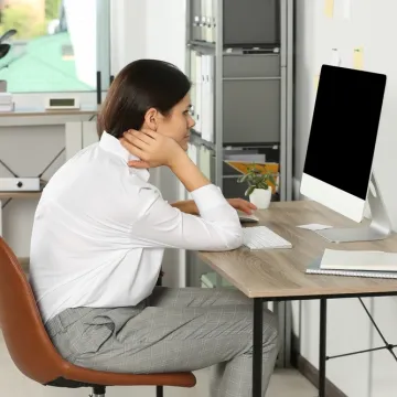 Skrivene opasnosti lo&scaron;eg držanja za stolom: 'Izaziva čak sedam zdravstvenih problema'