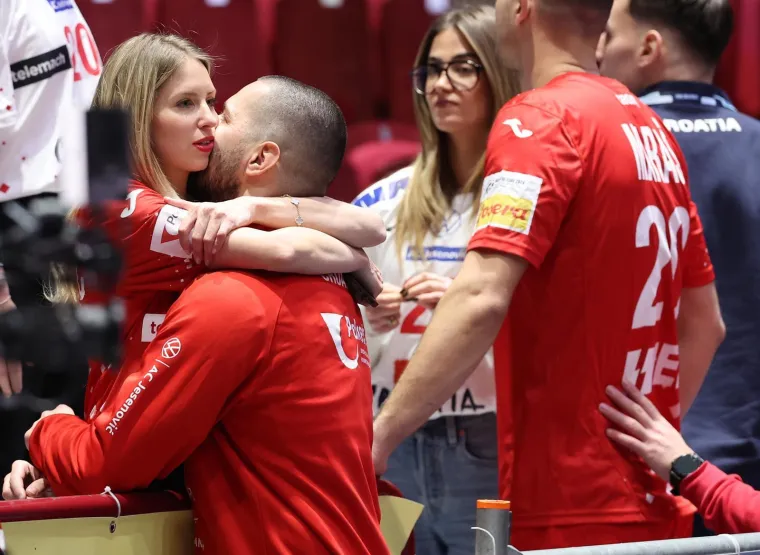 One su najvatrenija podr&scaron;ka s tribina: Tko su djevojke i supruge hrvatskih rukometa&scaron;a?