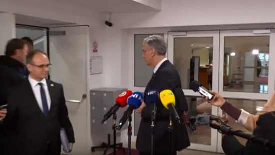 Plenković davao izjavu pa prekinuo sve! Imamo snimku: 'Je li vi mene slu&scaron;ate gospođo?'