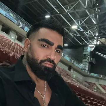 Bugarski pjevač Azis, Hrvatskoj poznat po hitu sa Severinom, uplovio u bračnu luku s partnerom