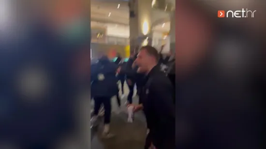 Slavilo se do dugo u noć! Hrvatski rukometa&scaron;i s pjesmom u&scaron;li u hotel