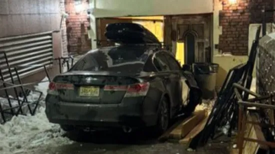 Zabio se automobilom vi&scaron;e puta u poznatu sinagogu, oglasio se gradonačelnik