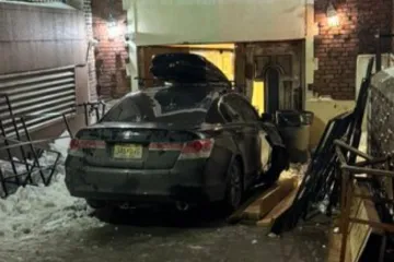 Zabio se automobilom vi&scaron;e puta u poznatu sinagogu, oglasio se gradonačelnik