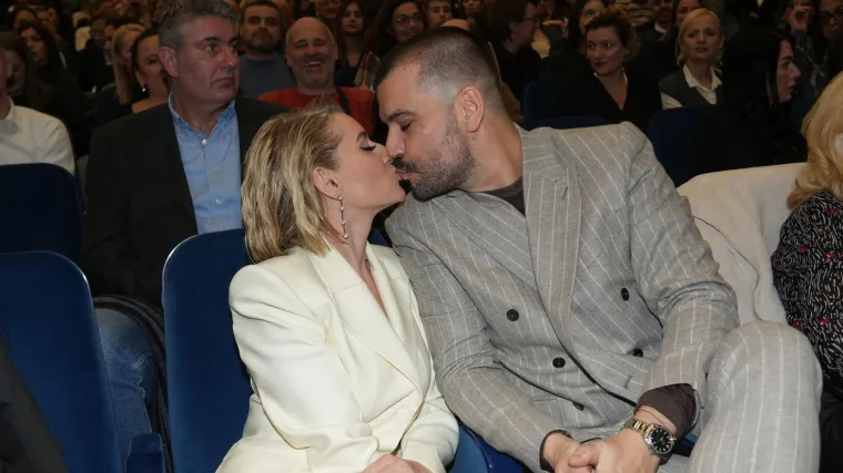 Poljubac koji je sve zasjenio: Anđelka se nije odvajala od zgodnog supruga, evo tko je on