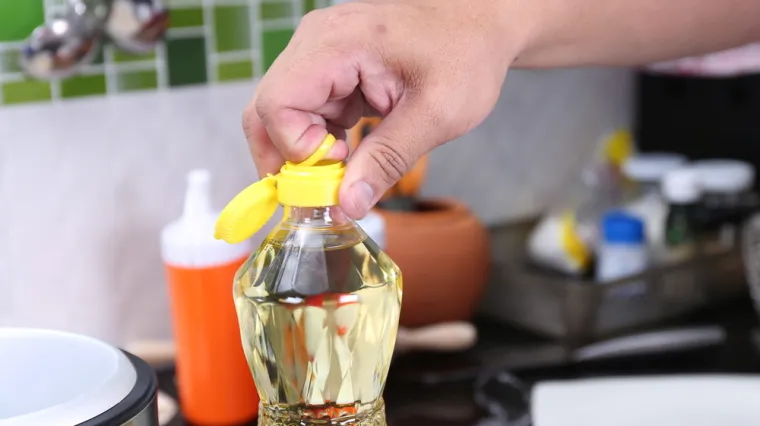 Znate li čemu služi čep na boci ulja? Ima tajnu funkciju koju ljudi godinama ignoriraju