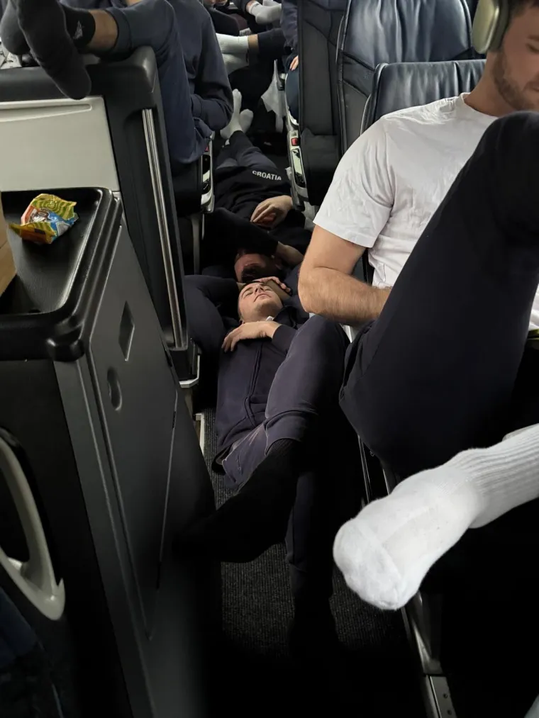 EHF, sram vas bilo! Na&scaron;i rukometa&scaron;i spavaju na podu autobusa, naletjeli na jo&scaron; problema u Danskoj
