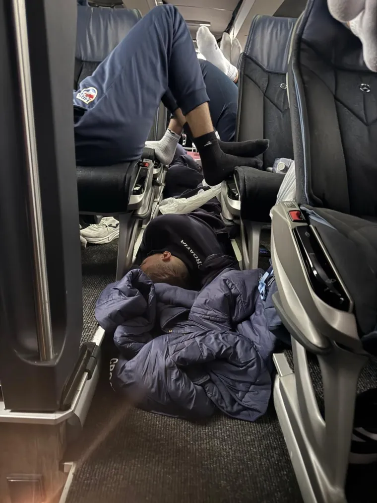 EHF, sram vas bilo! Na&scaron;i rukometa&scaron;i spavaju na podu autobusa, naletjeli na jo&scaron; problema u Danskoj