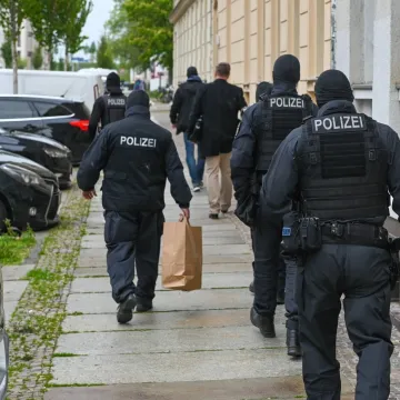 Prali novac moćnog oligarha? Racija u poznatoj banci, policija upadala u urede