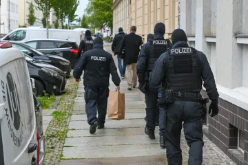 Prali novac moćnog oligarha? Racija u poznatoj banci, policija upadala u urede