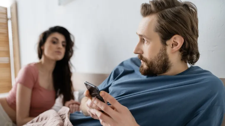 Novi načini kojima mu&scaron;karci započinju preljub: Neočekivane aplikacije uni&scaron;tavaju veze