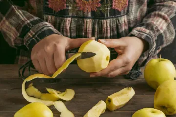 Mnogi godinama pogre&scaron;no jedu ove vrste voća i povrća: Poznati profesor objasnio za&scaron;to