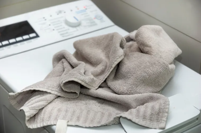 Misteriozne narančaste mrlje uni&scaron;tavaju vam ručnike? Evo gdje se skriva krivac