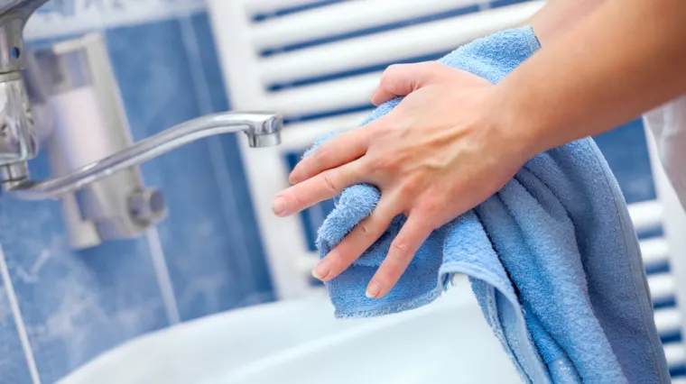 Misteriozne narančaste mrlje uni&scaron;tavaju vam ručnike? Evo gdje se skriva krivac