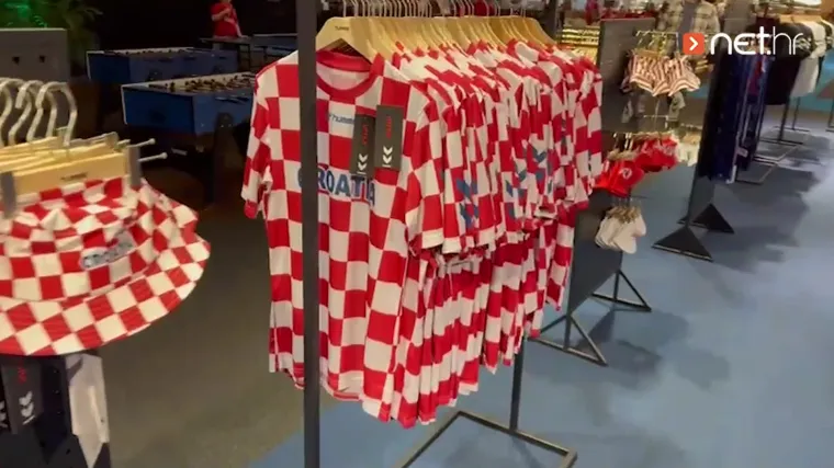 Sve je spremno za početak spektakla: Evo kako navijači čekaju početak polufinala