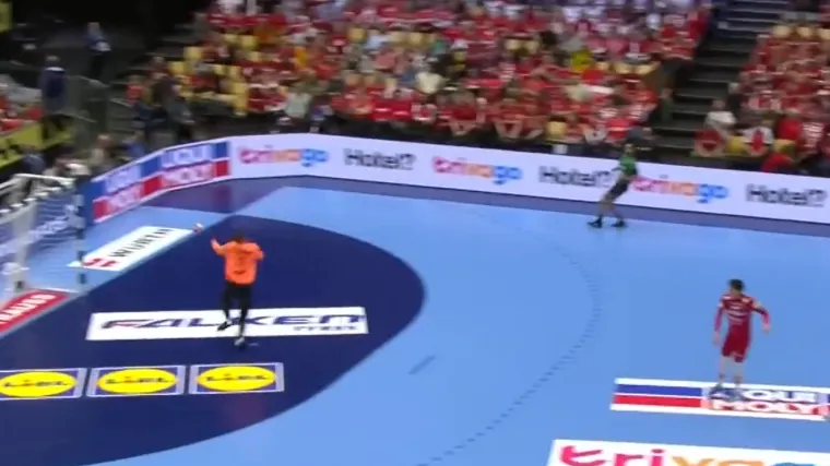 Leteći Kuzma! Kakva obrana s klupe na&scaron;eg vratara koja nam puno znači