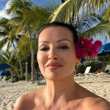 Nina Badrić kao da se ne namjerava vratiti u hladni Zagreb: 'Na koju ćemo plažu danas?'