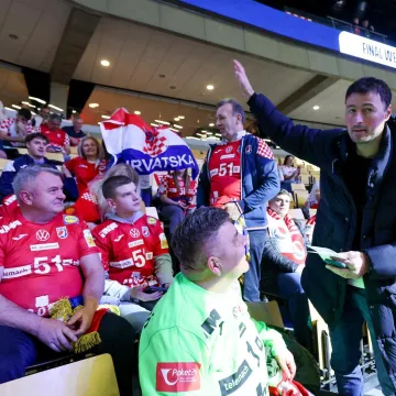Provjerite &scaron;to su navijači u Danskoj radili Duvnjaku, pažnju plijenila i poznata navijačica